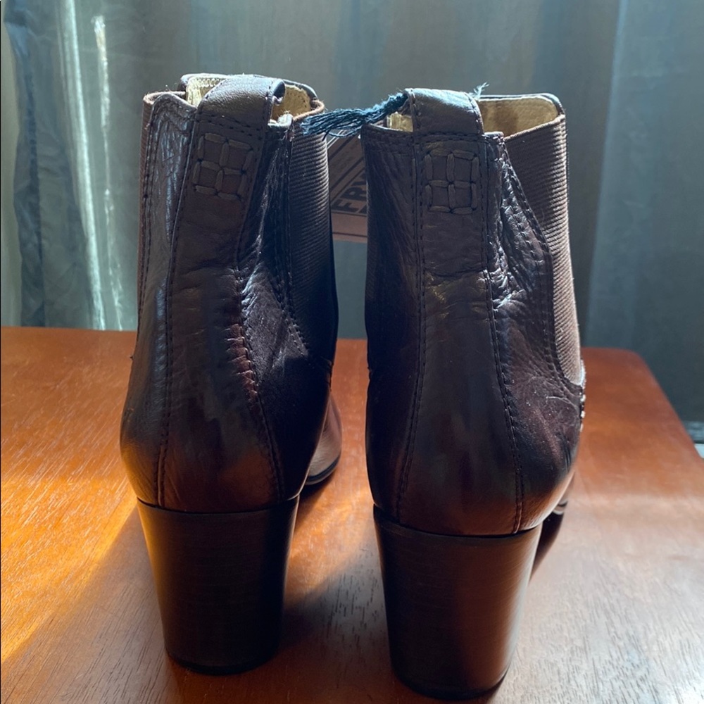 Frye Stella Chelsea Short Dark Brown Leather Ankle Booties Heeled Boots 9M - Picture 4 of 14